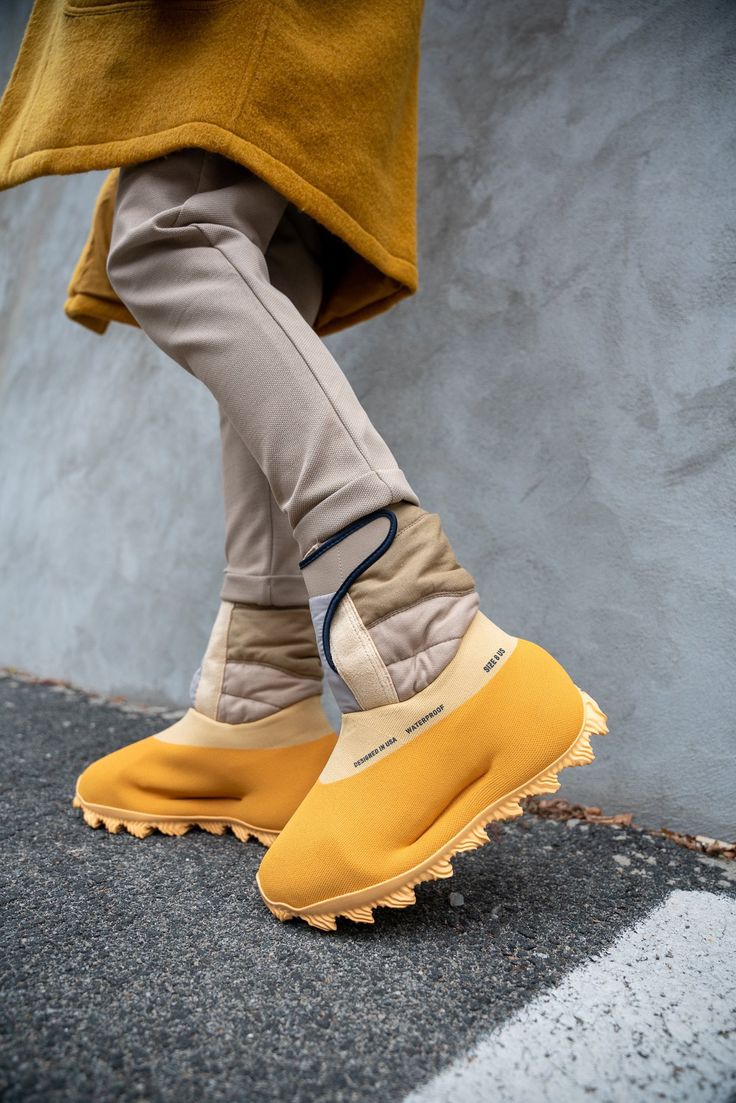 Yeezy Knit Runner Boots - Sulfur